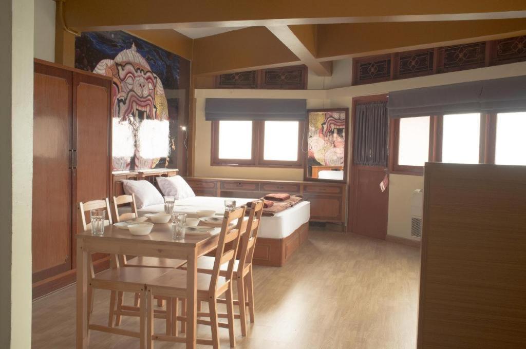 Alameda Suites Hotel Бангкок Екстер'єр фото