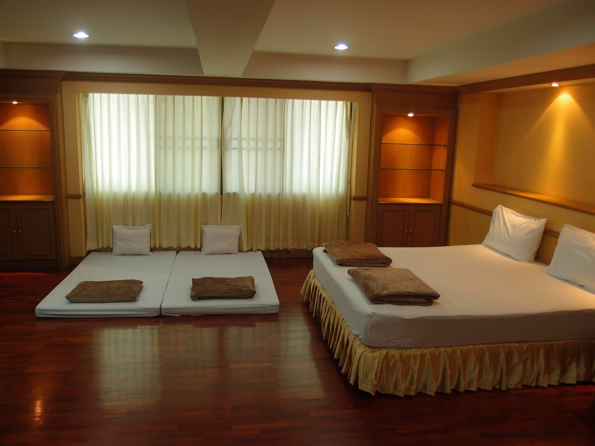 Alameda Suites Hotel Бангкок Екстер'єр фото